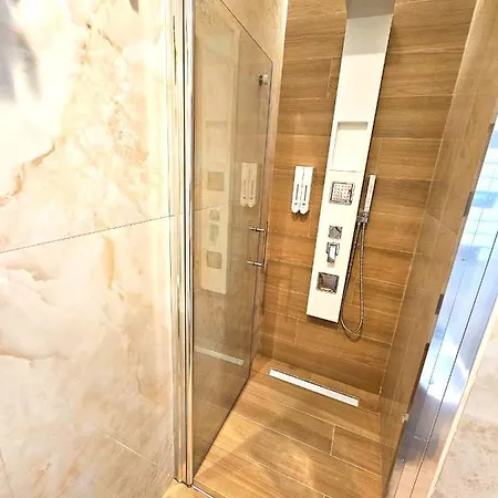 Astoria Supreme - Modern Boutique B&B *